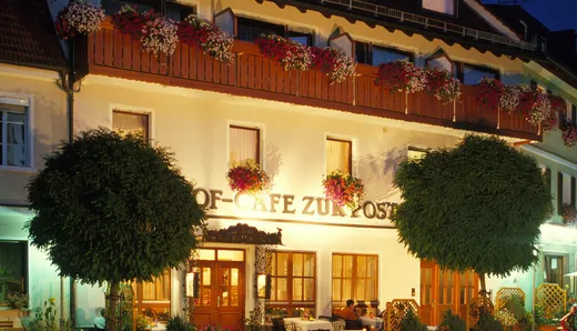 Hotel Gasthof Post — Außenansicht Abend