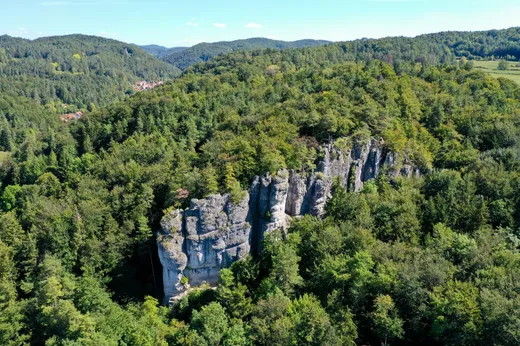 Mittelbergwand Hirschbach, Kletterfelsen